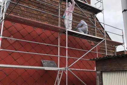 Bigger view of totaalrenovatie van een zijgevel. asbest verwijderen, isoleren en crepi afwerking