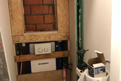 Bigger view of renovatie toilet, met afwerking in gyproc, en nis is trespa