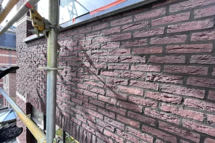 Bigger view of een zwarte voeg geeft een stoere uitstraling